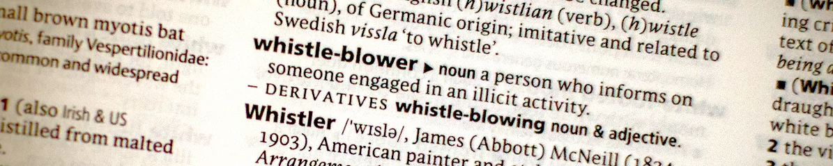 Symbolbild Whistleblower Symbolbild Whistleblower: Definition des Begriffs Whistleblower im Wörterbuch
